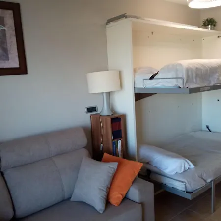 Veneziola Dreams, Feel Like