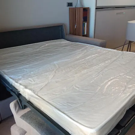 Veneziola Dreams, Feel Like