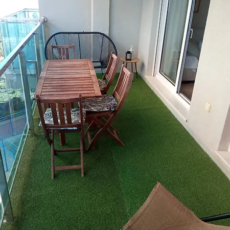 Veneziola Dreams, Feel Like Apartamento