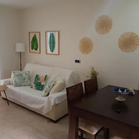 Veneziola Dreams, Feel Like Apartman