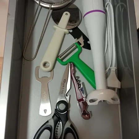 Veneziola Dreams, Feel Like شقة