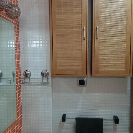 Veneziola Dreams, Feel Like شقة لا مانغا ذيل مار مينور