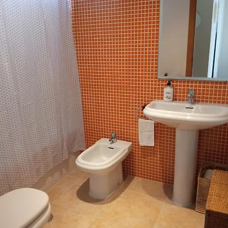 Veneziola Dreams, Feel Like لا مانغا ذيل مار مينور