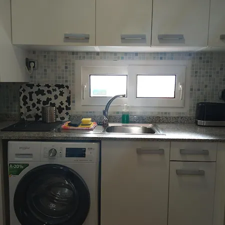 Veneziola Dreams, Feel Like لا مانغا ذيل مار مينور